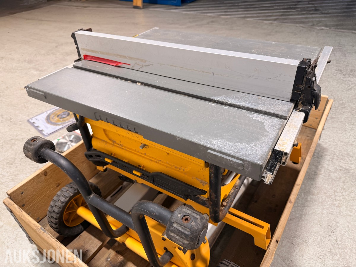 DeWalt DW745 bordsag med DE7400 arbeidsstativ og sagblader