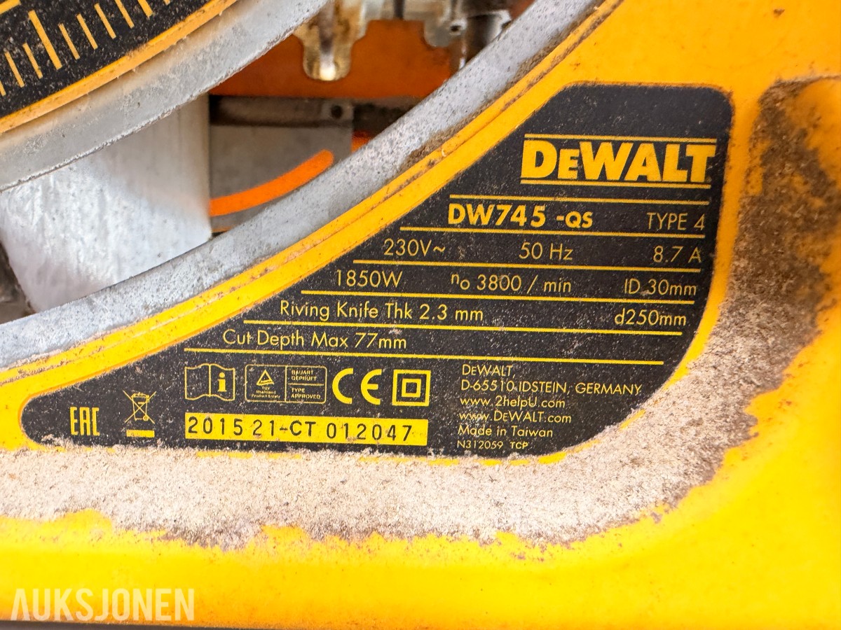 DeWalt DW745 bordsag med DE7400 arbeidsstativ og sagblader