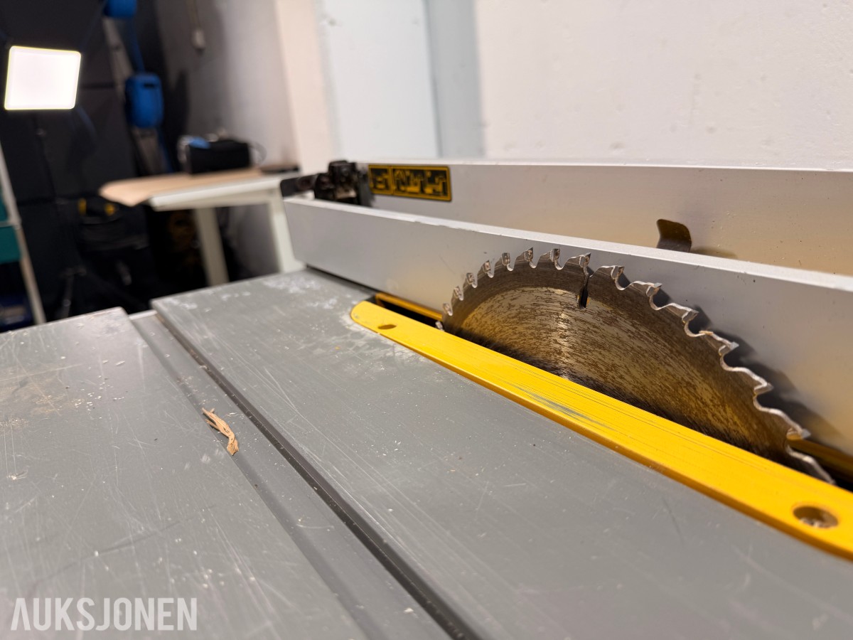 DeWalt DW745 bordsag med DE7400 arbeidsstativ og sagblader