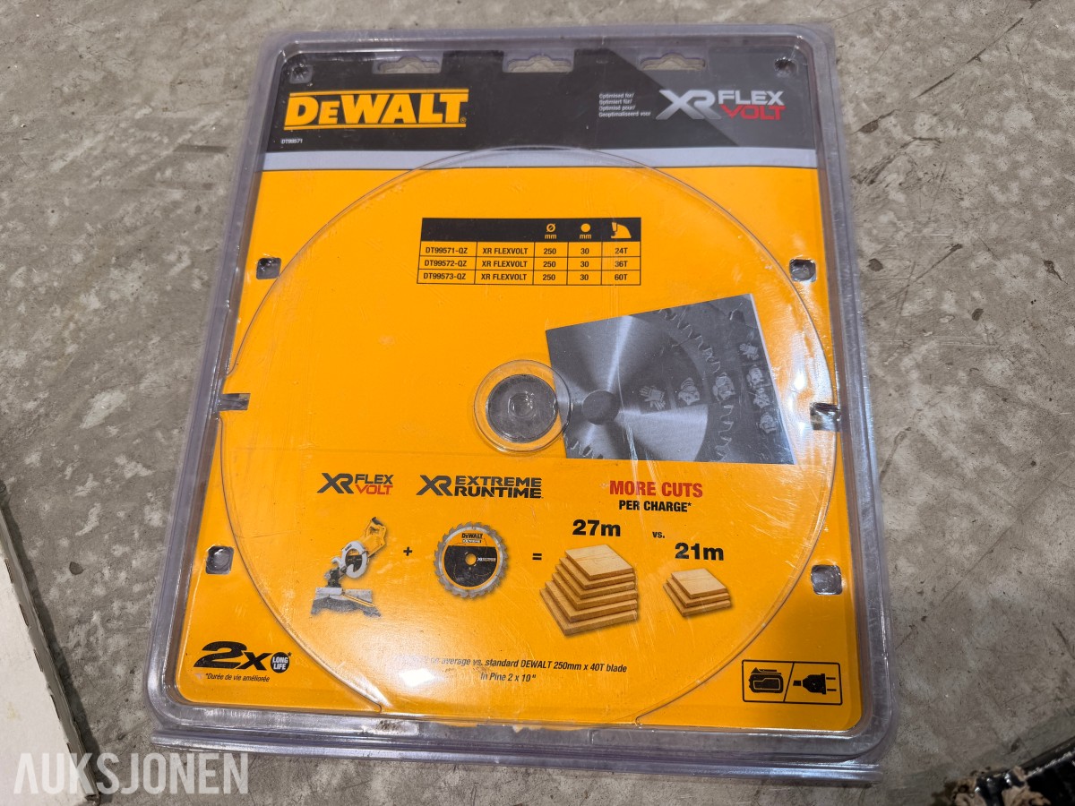 DeWalt DW745 bordsag med DE7400 arbeidsstativ og sagblader