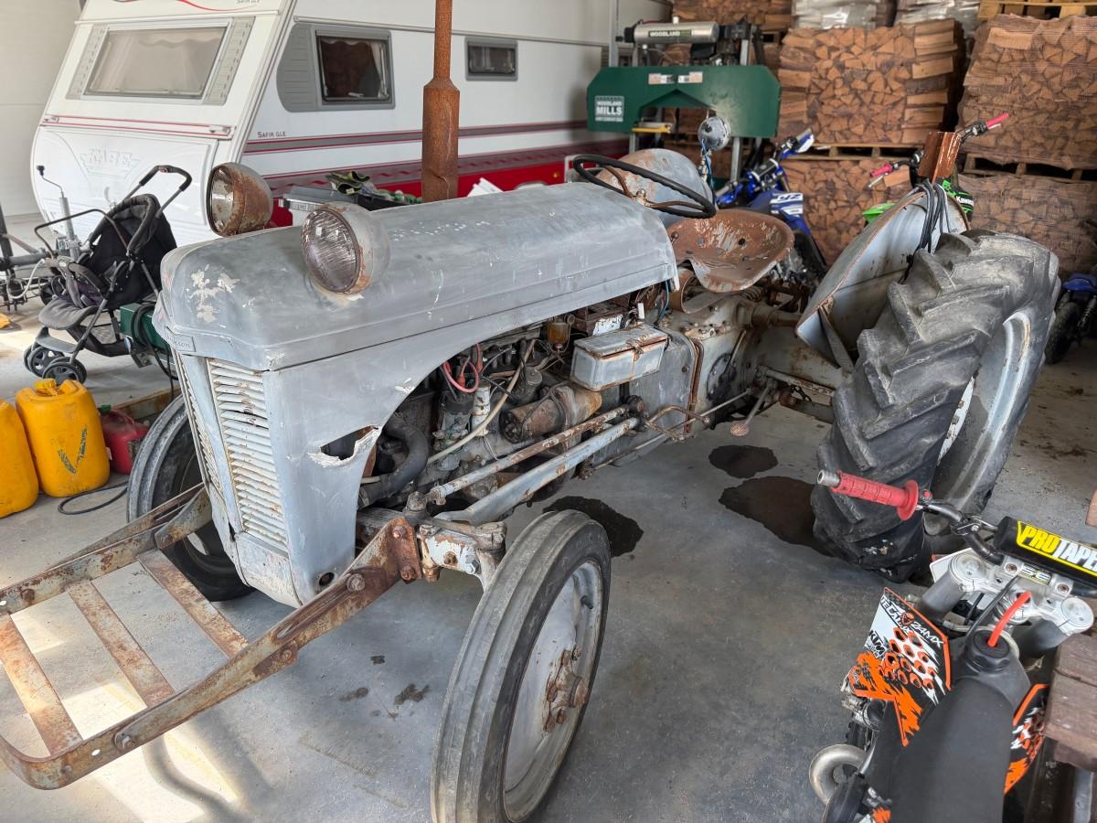 1952 GRÅTASS TEA 20 - VETERANTRAKTOR - RENOVERINGSOBJEKT