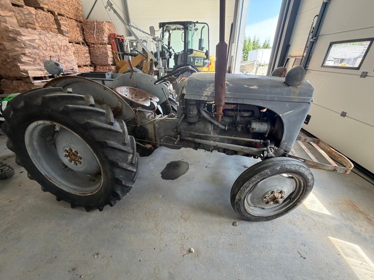 1952 GRÅTASS TEA 20 - VETERANTRAKTOR - RENOVERINGSOBJEKT