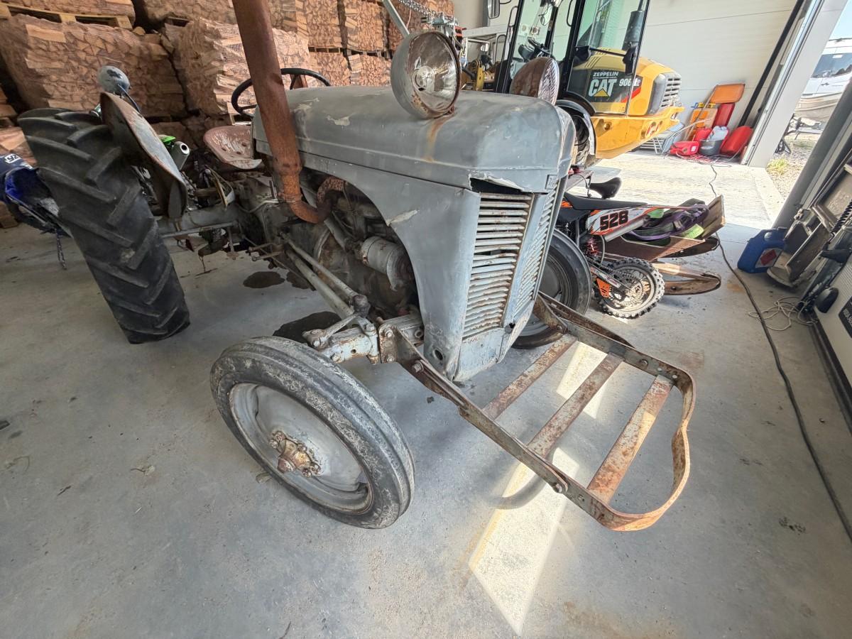 1952 GRÅTASS TEA 20 - VETERANTRAKTOR - RENOVERINGSOBJEKT