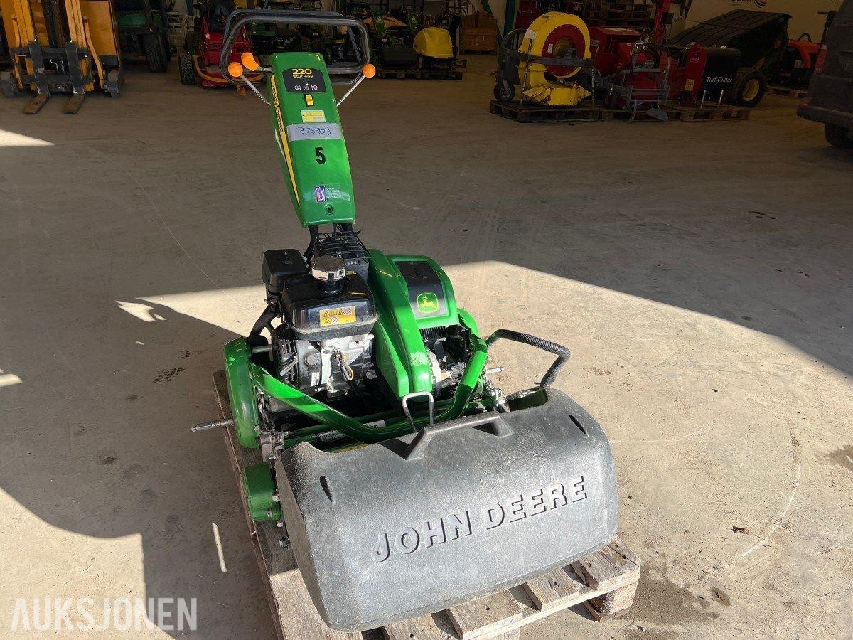 2017 John Deere 220 E-Cut Hybrid Green Klipper