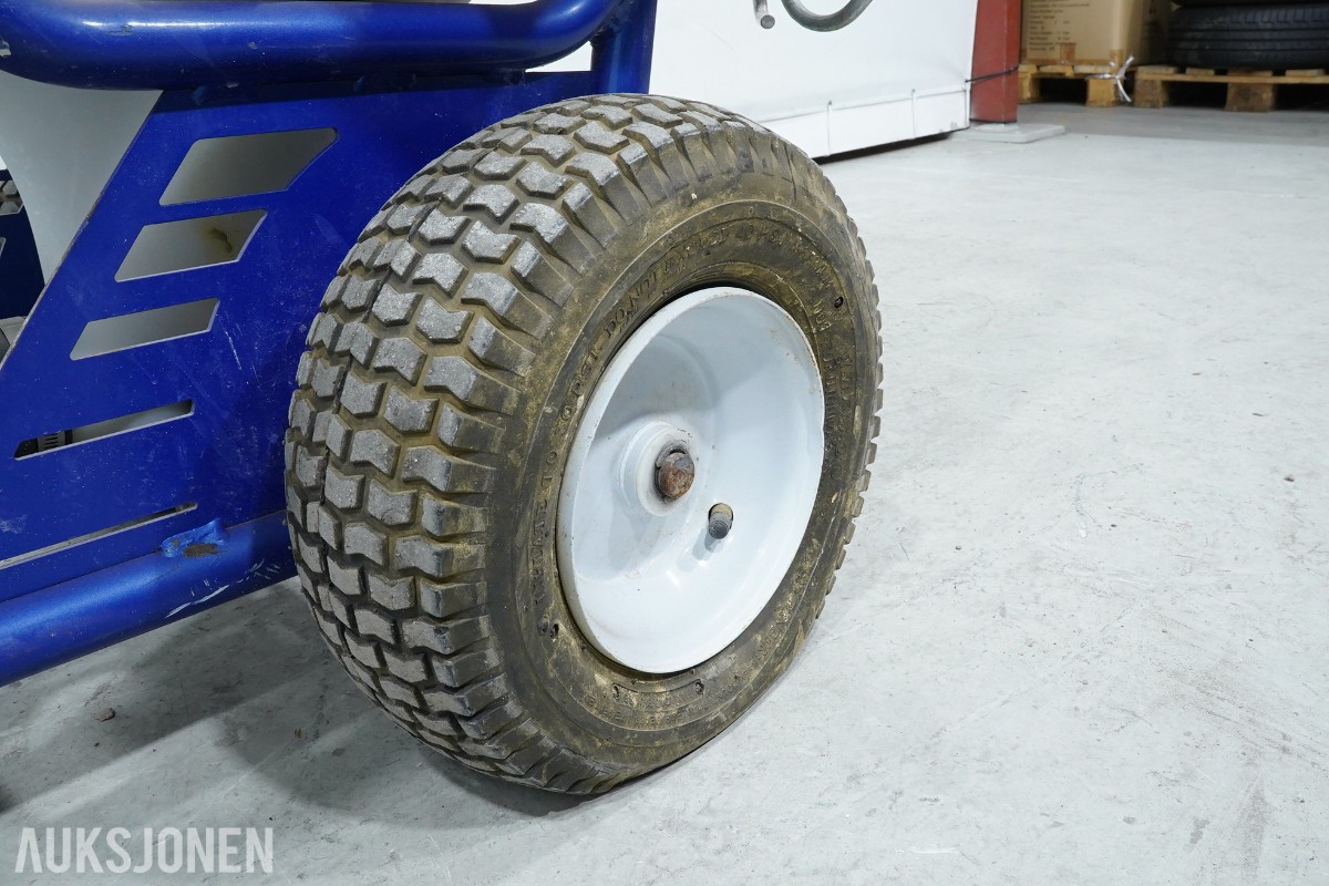 Graco T-MAX 657 sprøyteanlegg med materialbeholder og slanger
