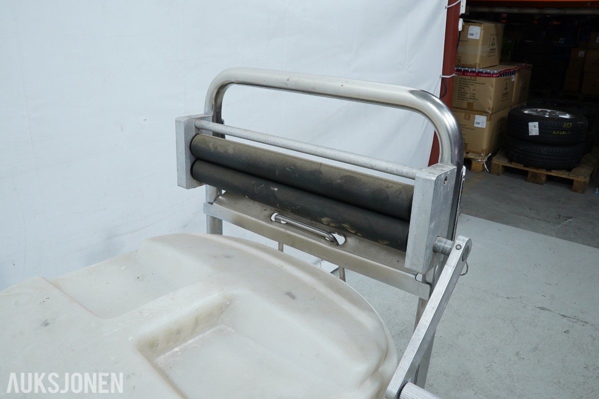 Graco T-MAX 657 sprøyteanlegg med materialbeholder og slanger