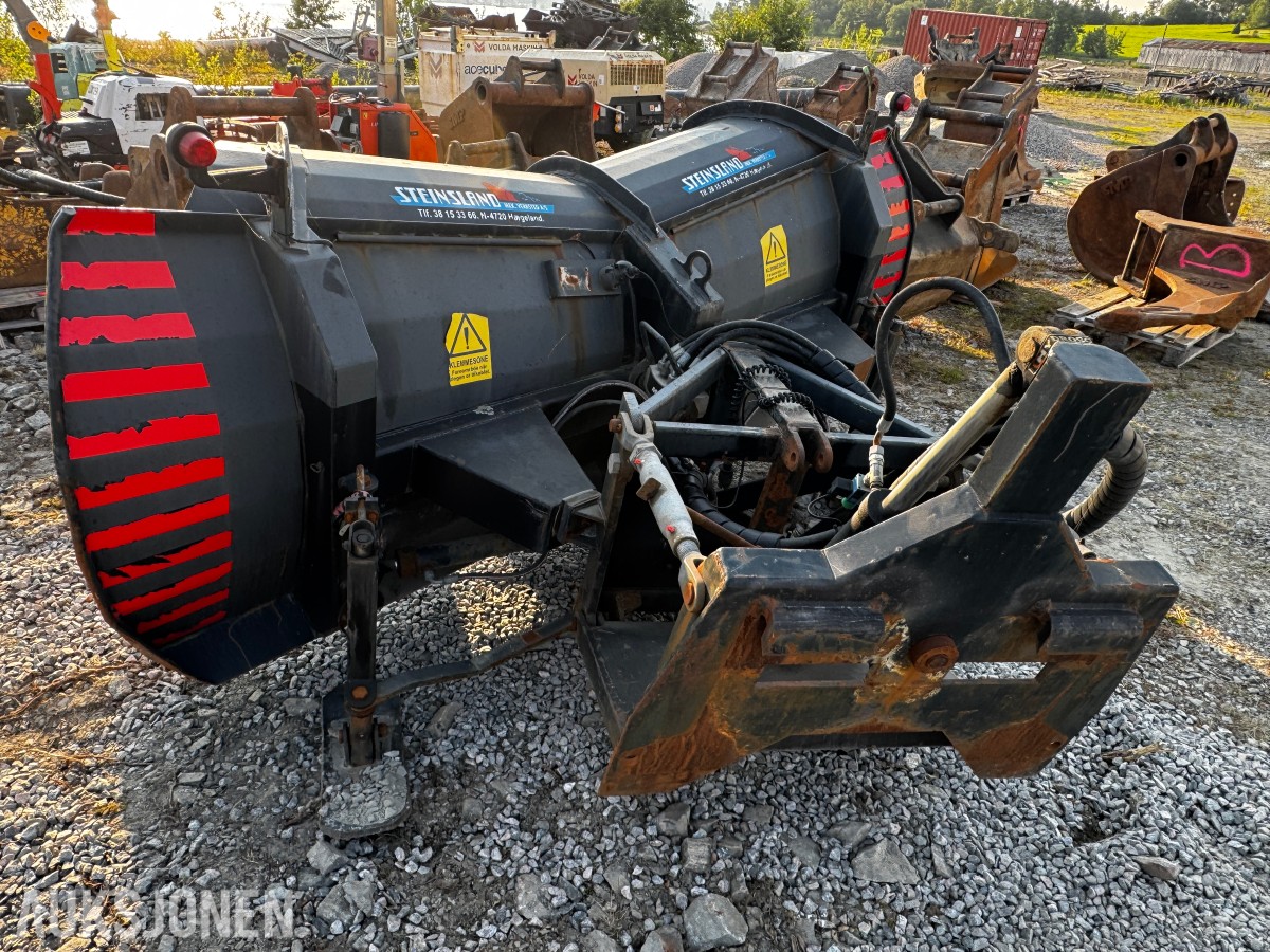 Steinsland hydraulisk V-plog – komplett med hurtigfeste og MACH-styring