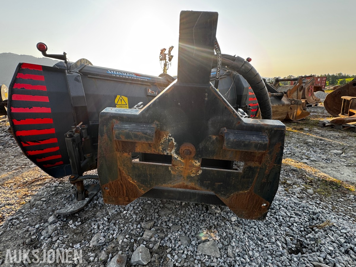 Steinsland hydraulisk V-plog – komplett med hurtigfeste og MACH-styring