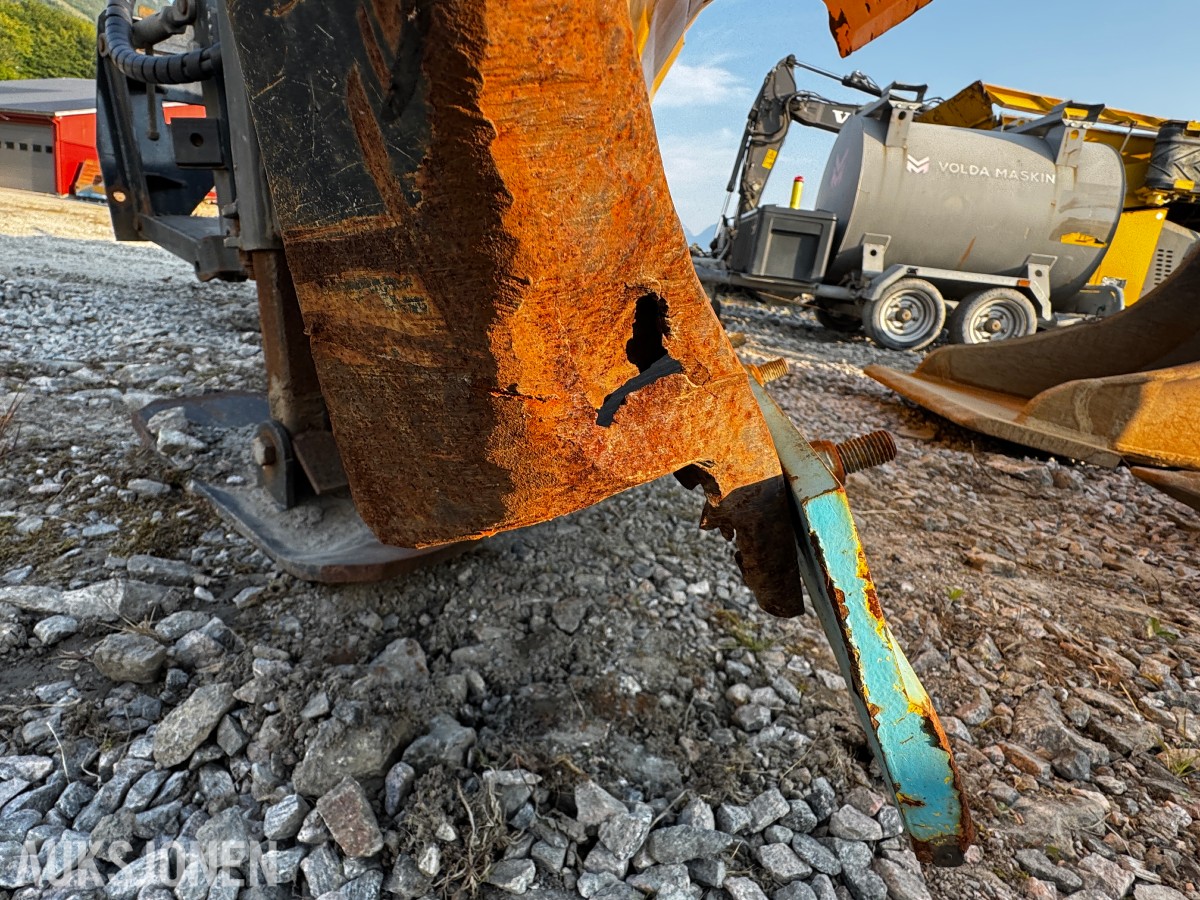 Steinsland hydraulisk V-plog – komplett med hurtigfeste og MACH-styring