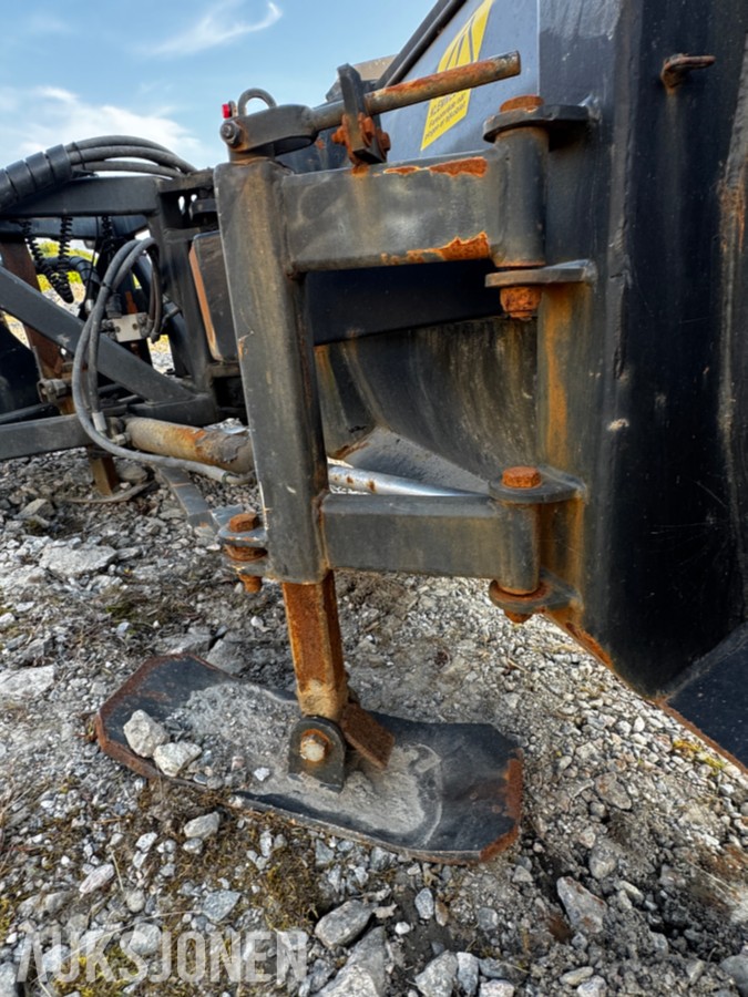 Steinsland hydraulisk V-plog – komplett med hurtigfeste og MACH-styring