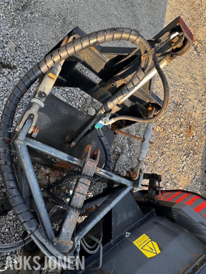 Steinsland hydraulisk V-plog – komplett med hurtigfeste og MACH-styring