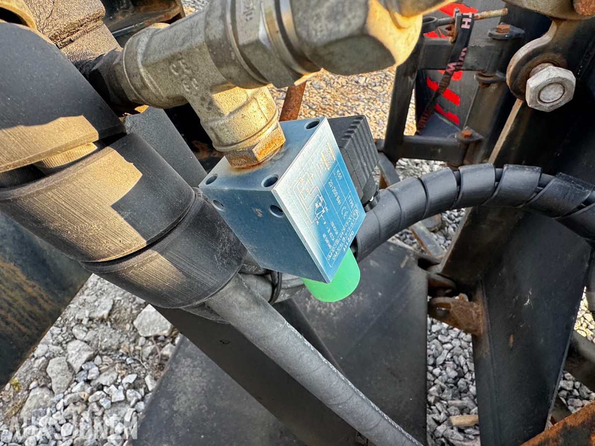 Steinsland hydraulisk V-plog – komplett med hurtigfeste og MACH-styring