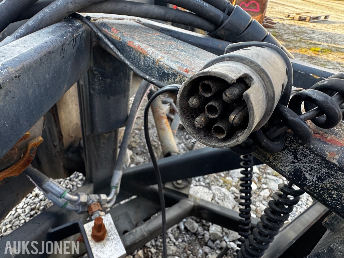 Steinsland hydraulisk V-plog – komplett med hurtigfeste og MACH-styring