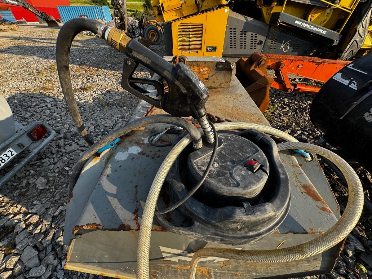 Mobil dieseltank/drivstofftank med elektrisk pumpe