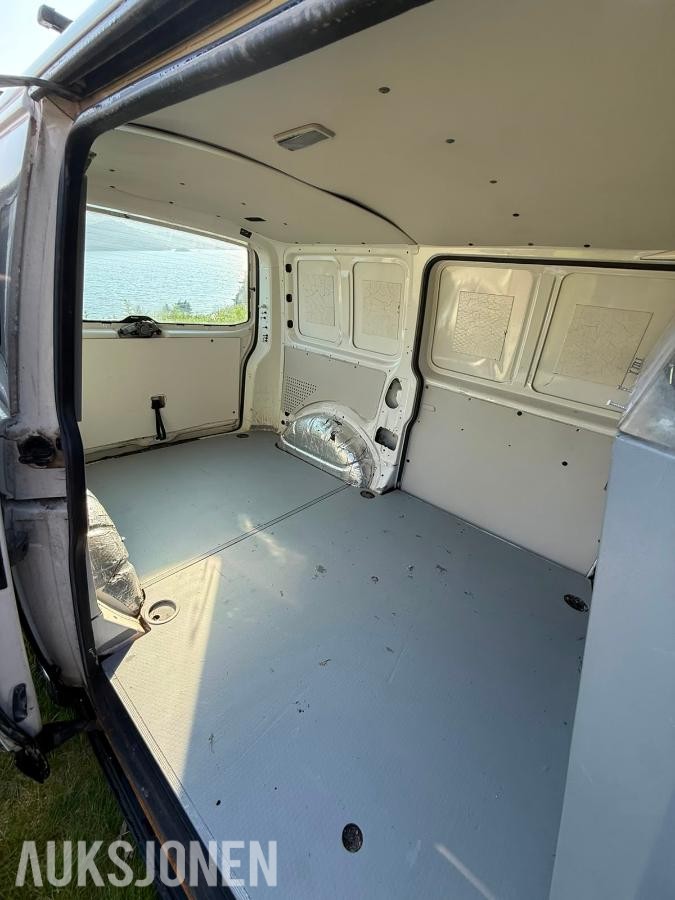 2012 Volkswagen Transporter T5 2.0D 102hk 2x Skyvedører Hengerfeste