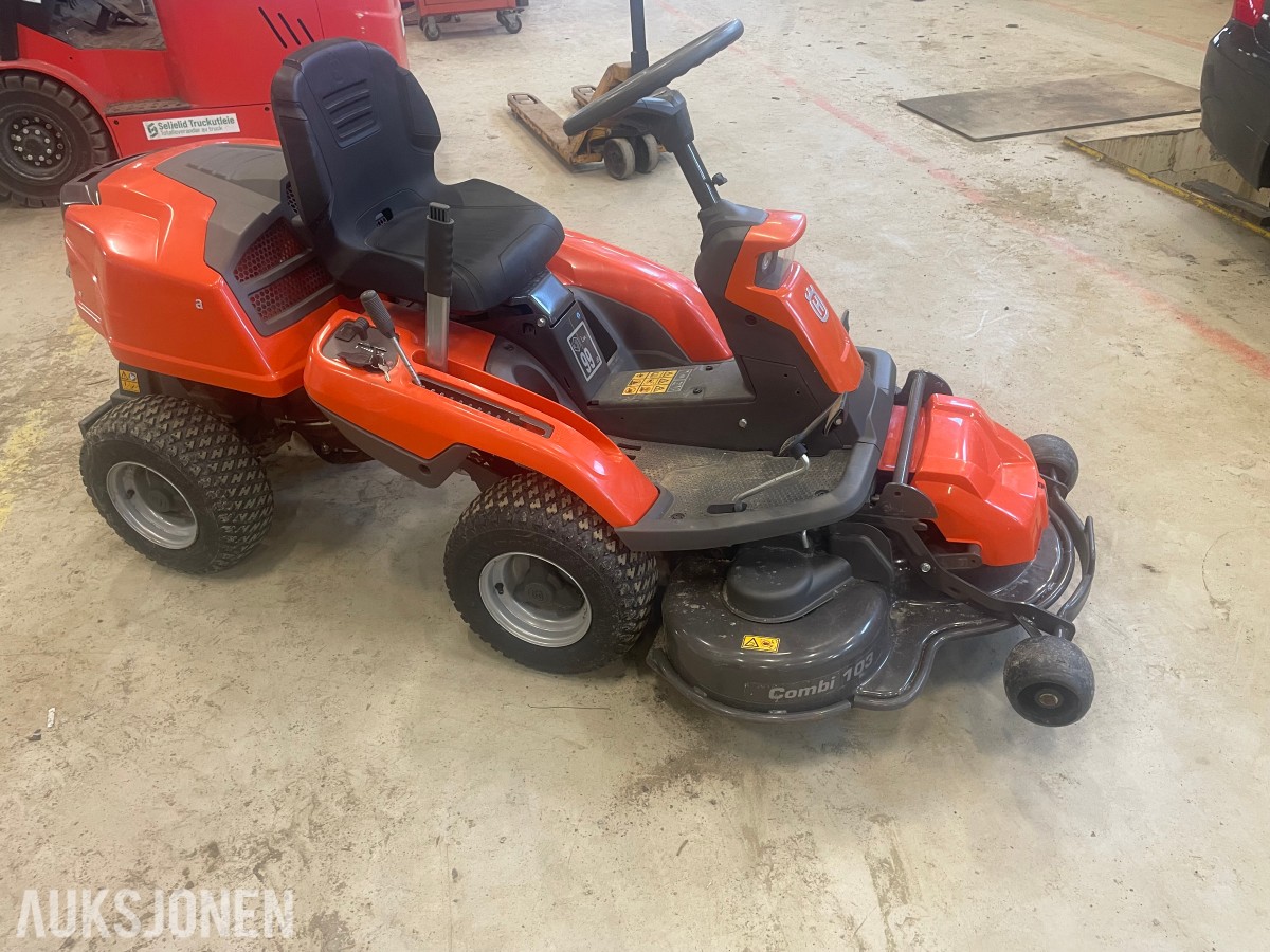 2024 Husqvarna R 216T AWD Rider med Combi 103 klippeaggregat