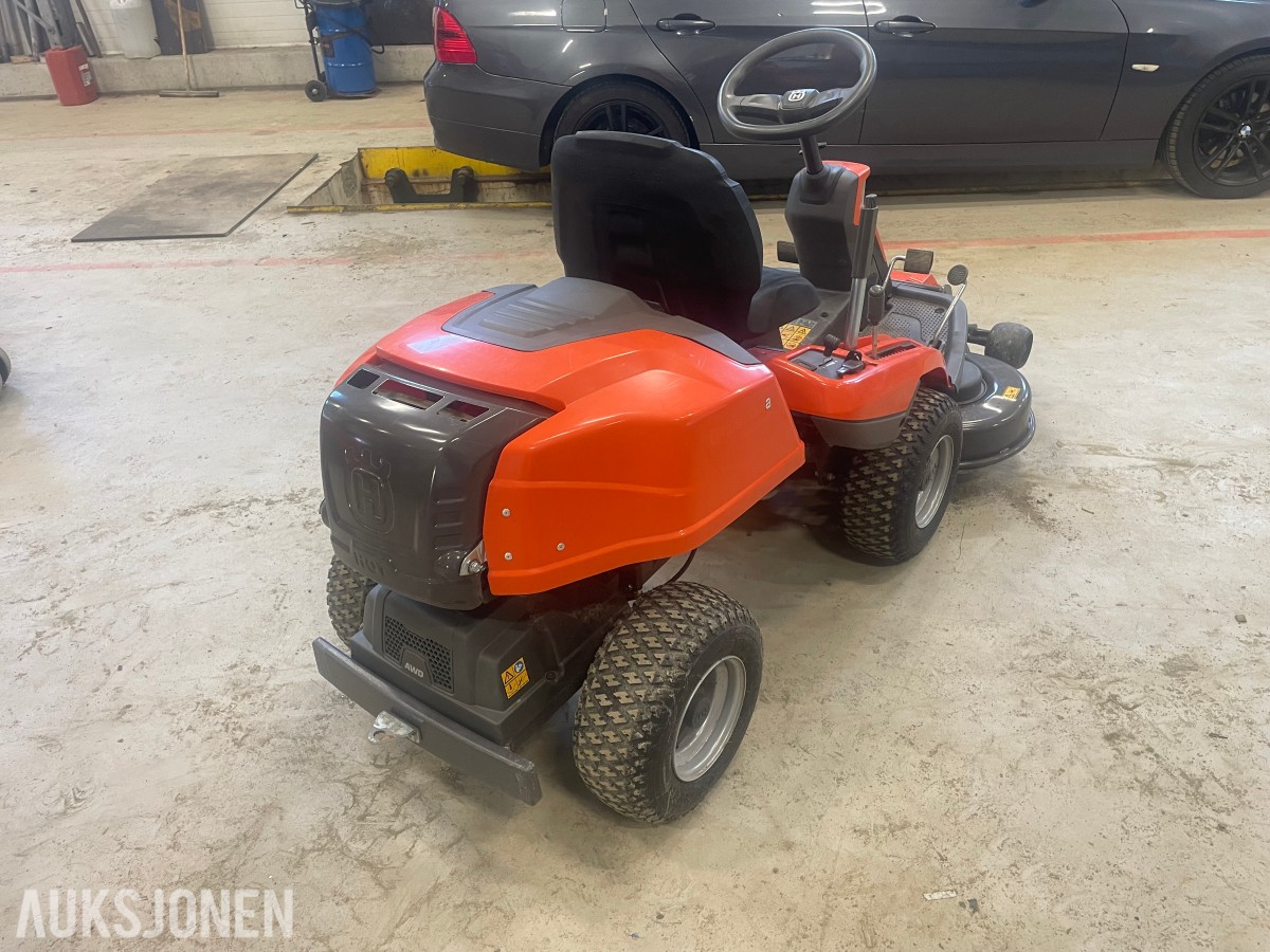 2024 Husqvarna R 216T AWD Rider med Combi 103 klippeaggregat