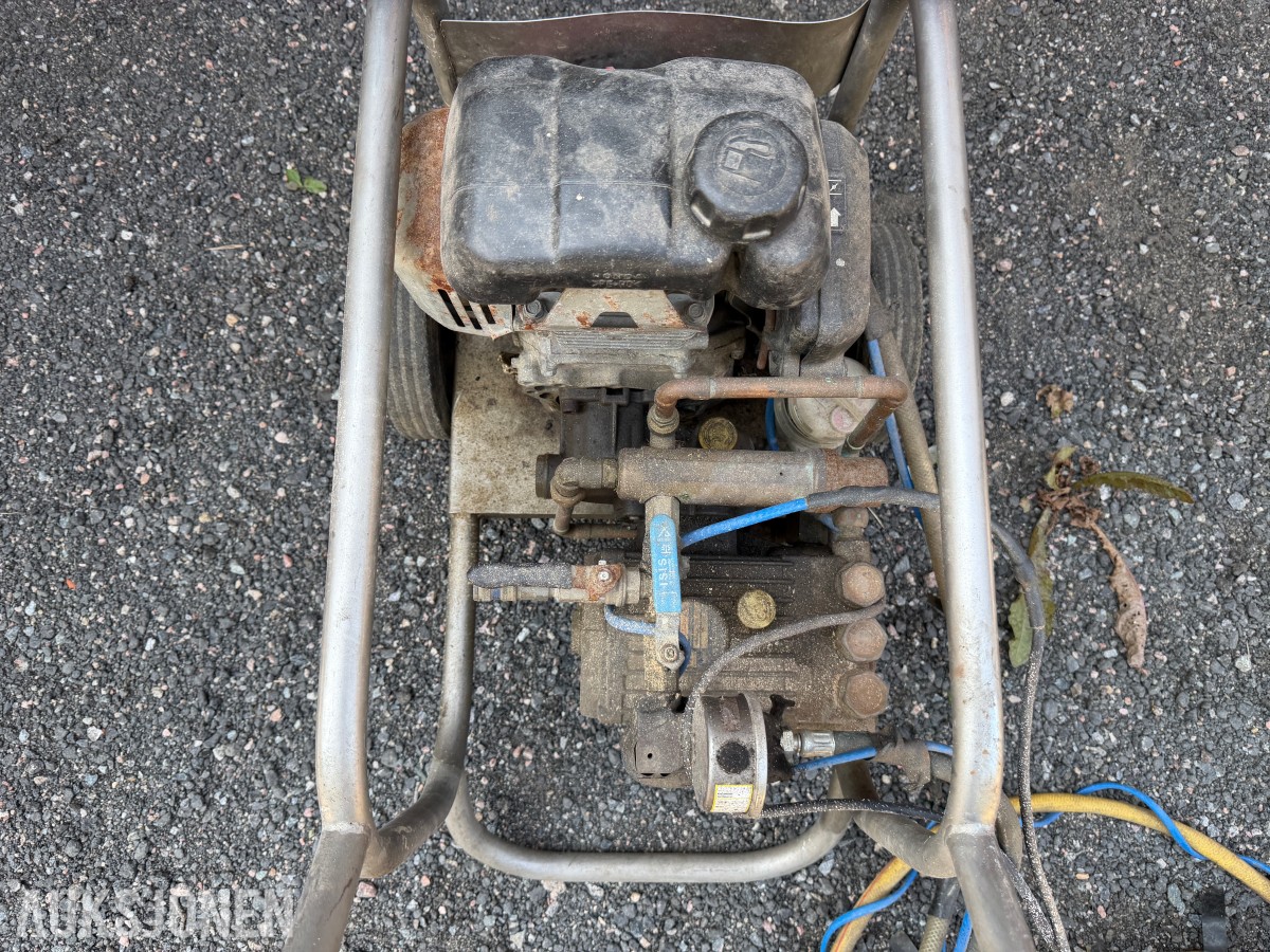 HONDA BENSINDREVET TRYKKTESTER MED INTERPUMP W70