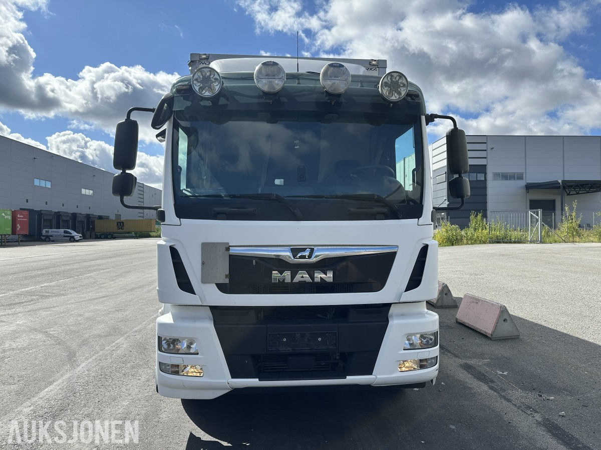 2018 MAN TGM 290 2 X 4 18 pll m/fullsideåpning og 2t bakløft