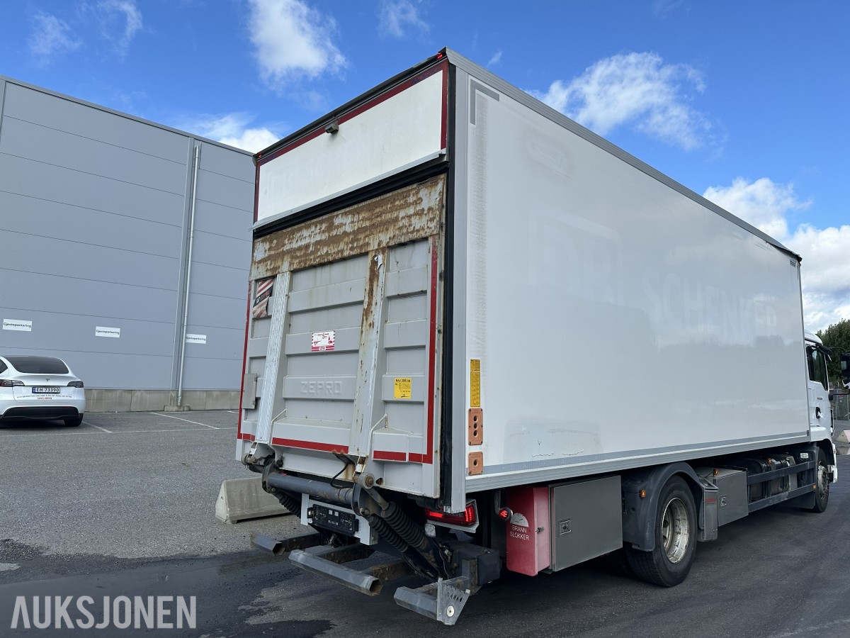 2018 MAN TGM 290 2 X 4 18 pll m/fullsideåpning og 2t bakløft