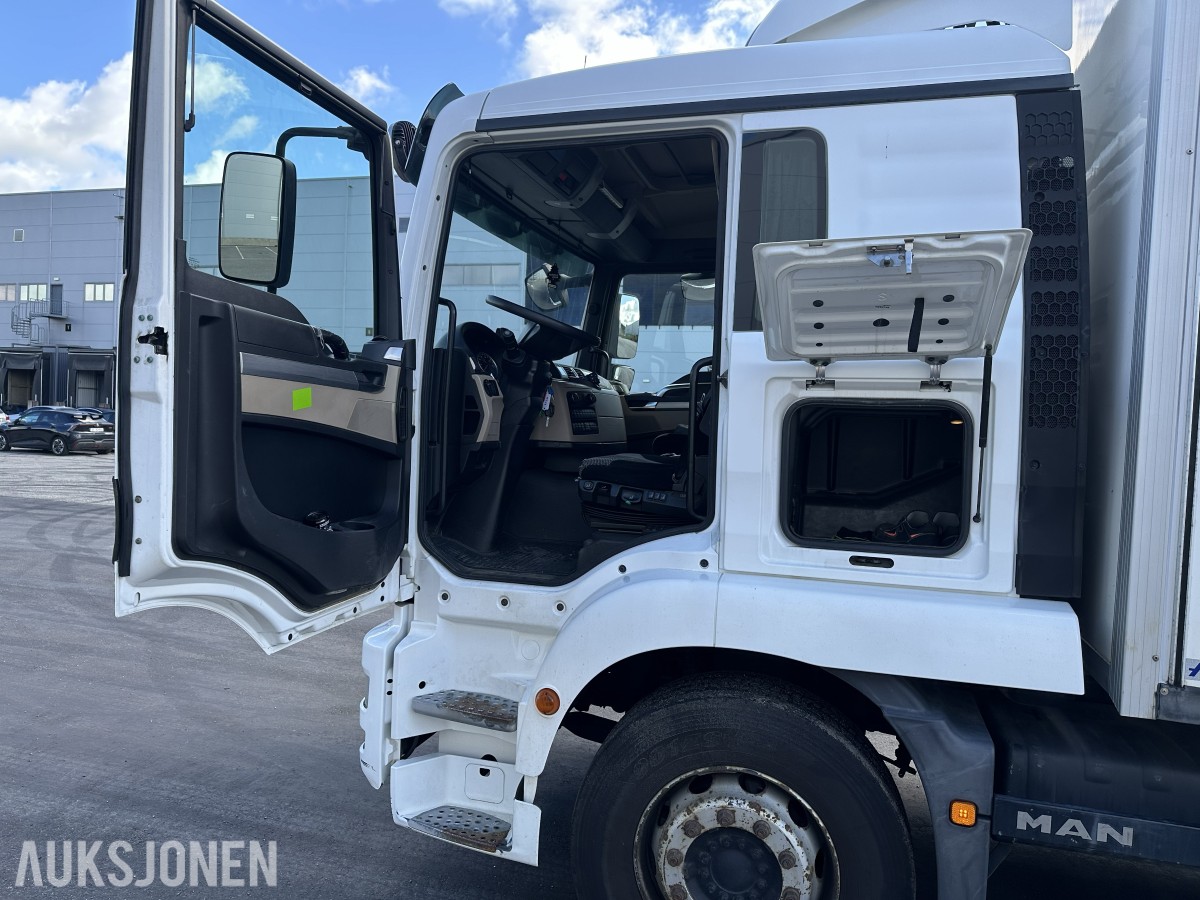 2018 MAN TGM 290 2 X 4 18 pll m/fullsideåpning og 2t bakløft