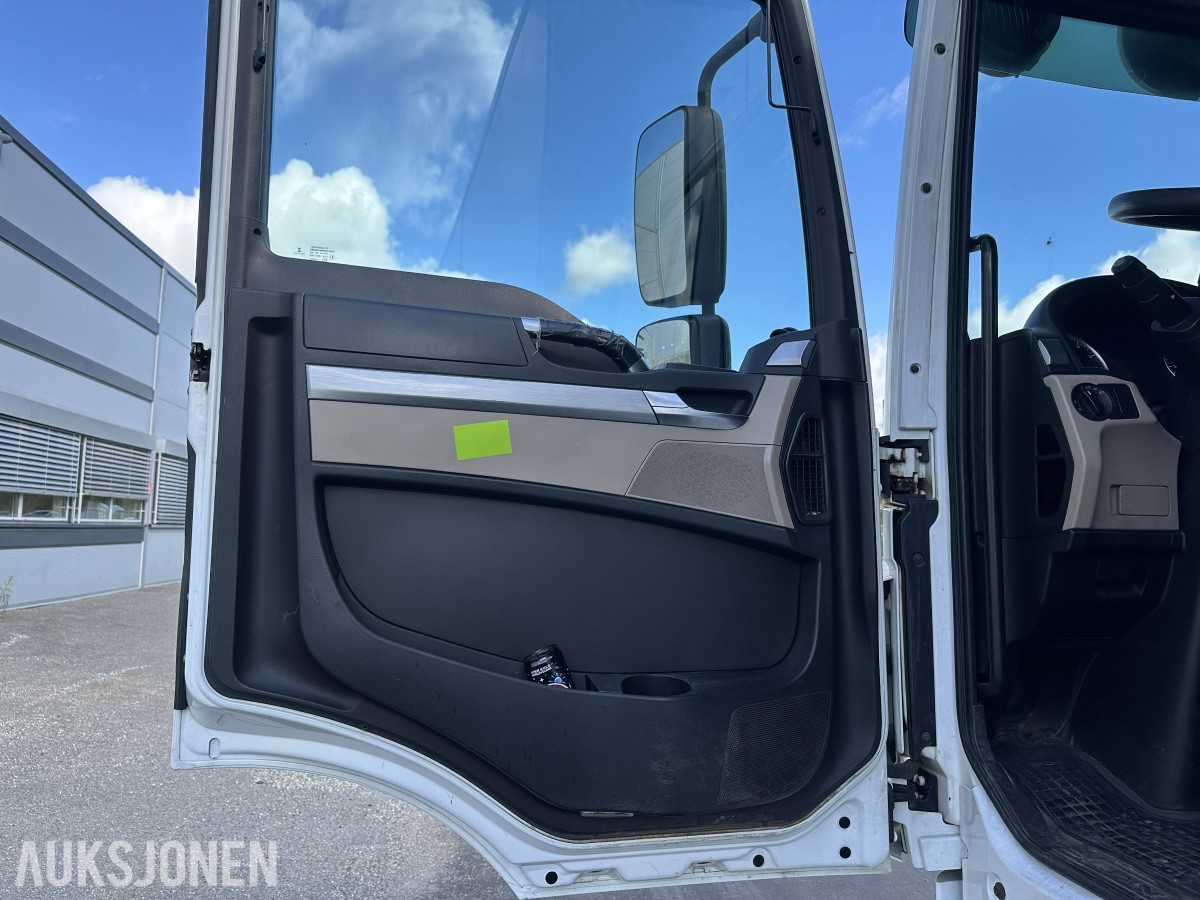 2018 MAN TGM 290 2 X 4 18 pll m/fullsideåpning og 2t bakløft