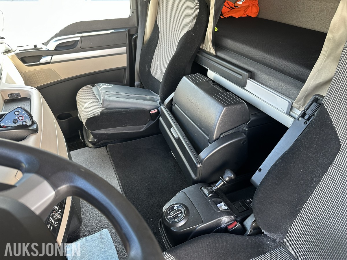 2018 MAN TGM 290 2 X 4 18 pll m/fullsideåpning og 2t bakløft