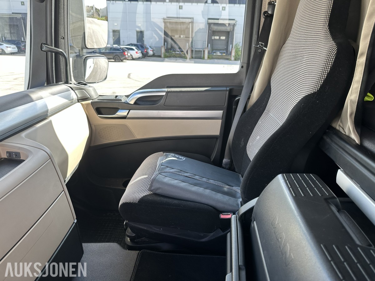 2018 MAN TGM 290 2 X 4 18 pll m/fullsideåpning og 2t bakløft