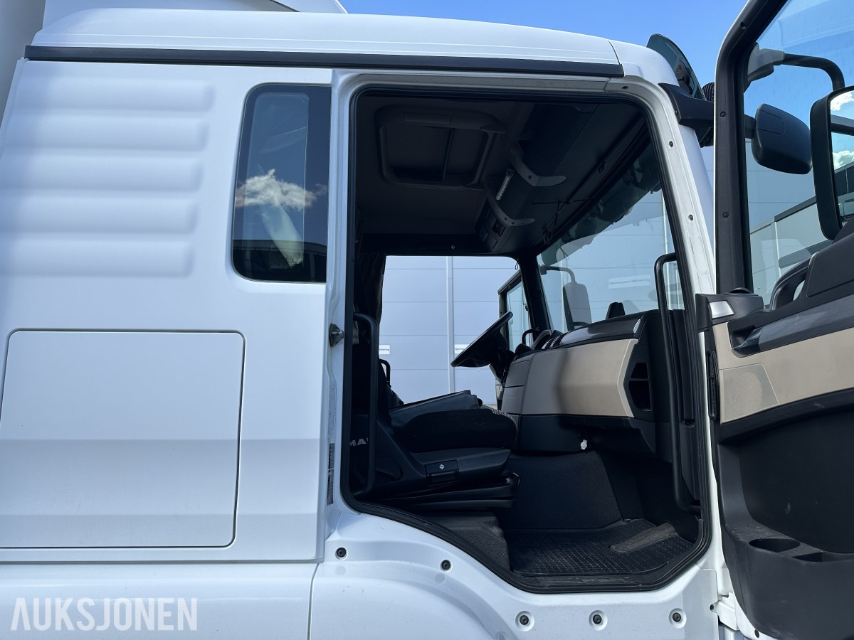 2018 MAN TGM 290 2 X 4 18 pll m/fullsideåpning og 2t bakløft