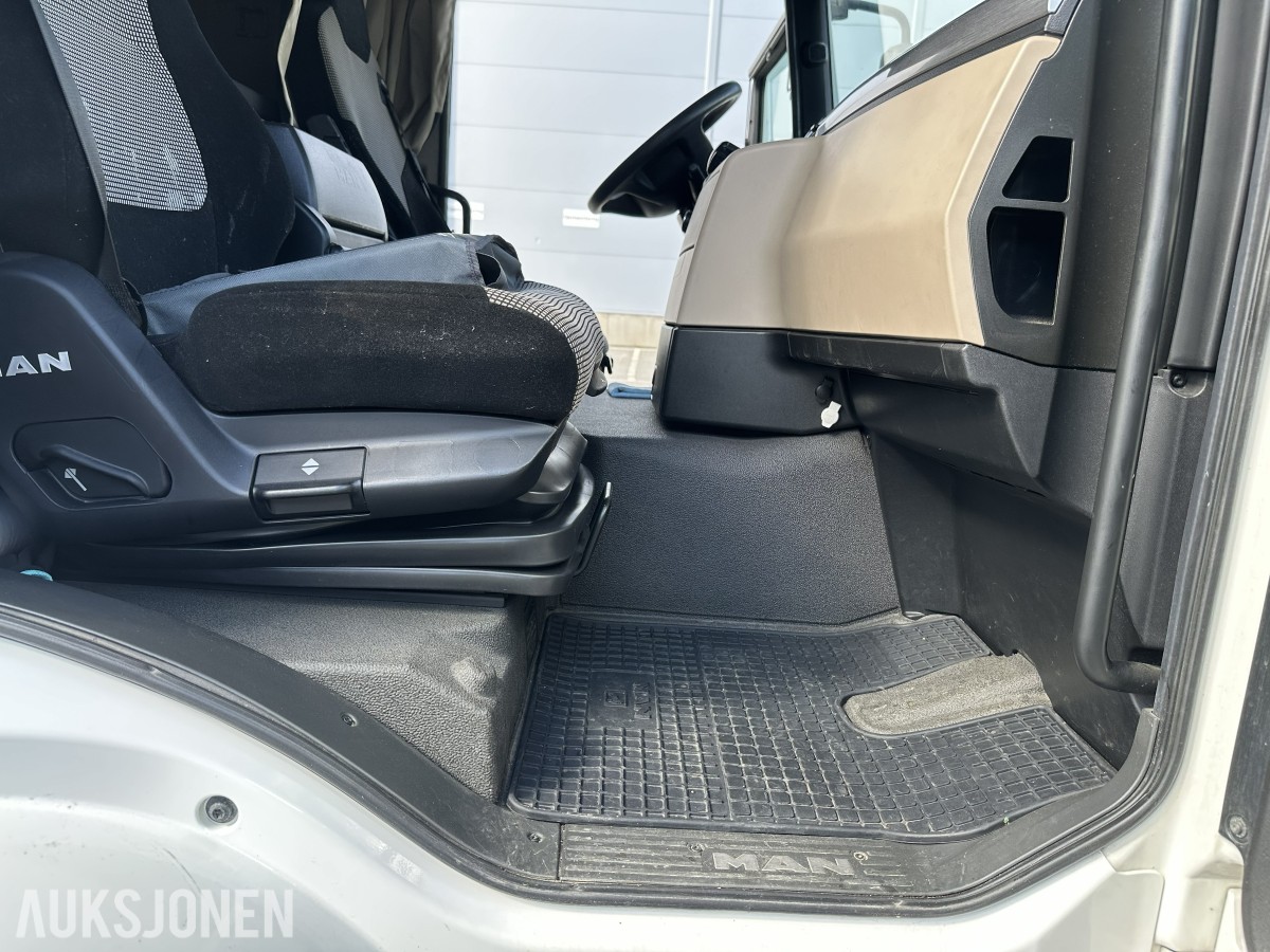 2018 MAN TGM 290 2 X 4 18 pll m/fullsideåpning og 2t bakløft