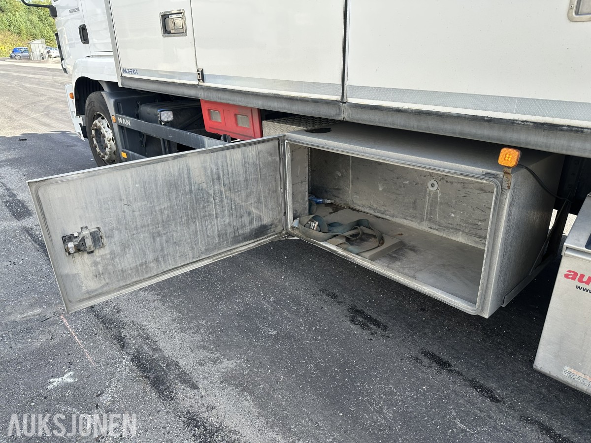 2018 MAN TGM 290 2 X 4 18 pll m/fullsideåpning og 2t bakløft