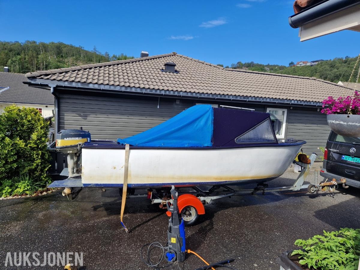 Komplett båtprosjekt med henger og 30 hk motor selges