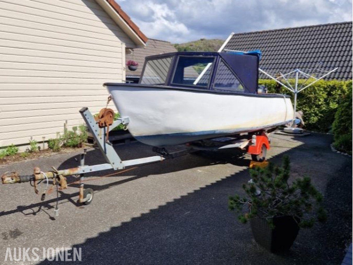 Komplett båtprosjekt med henger og 30 hk motor selges