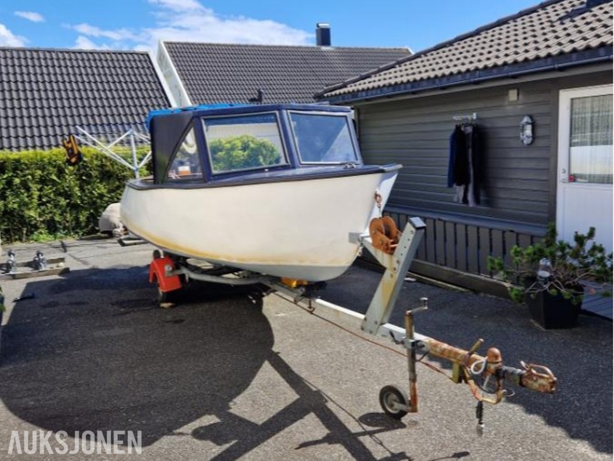 Komplett båtprosjekt med henger og 30 hk motor selges