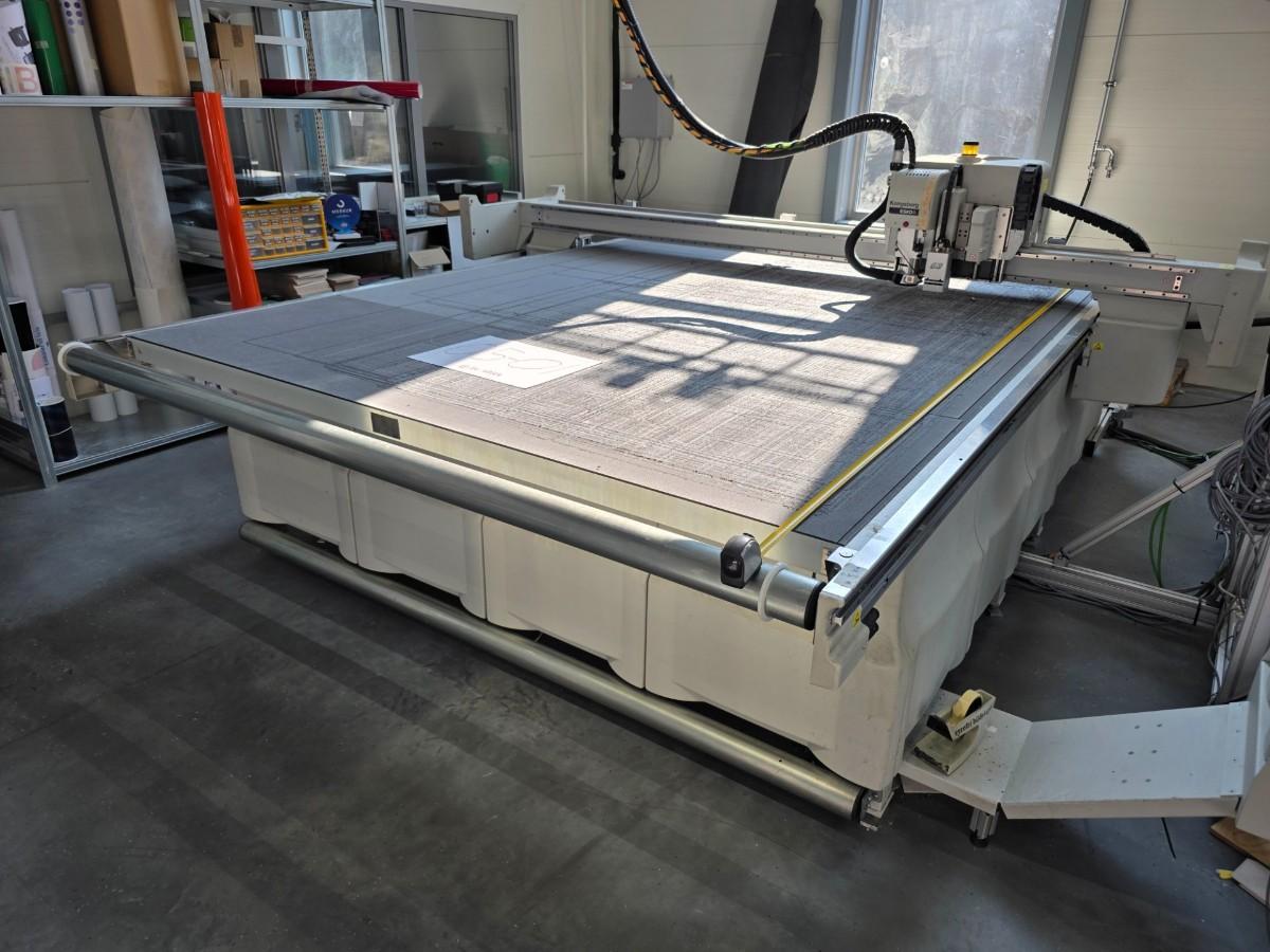 2013 Kongsberg XP Esko iXP44c Cutting table / fresebord