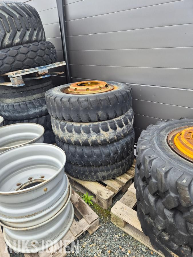 Volvo Hulgraver dekk og felg
