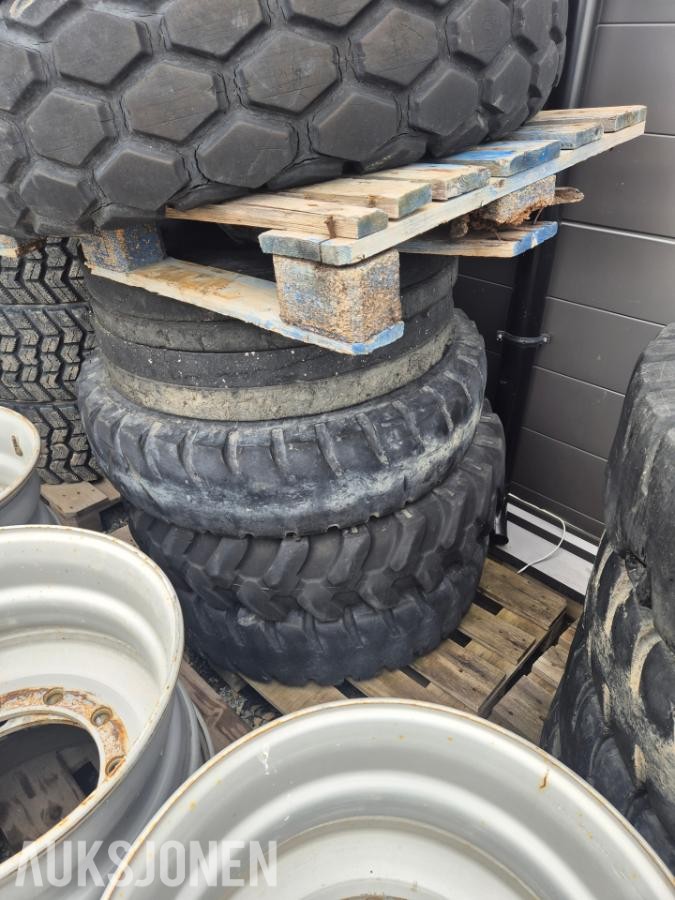 Volvo Hulgraver dekk og felg