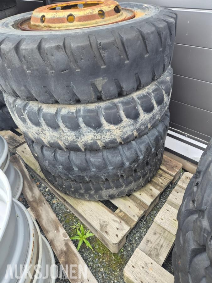 Volvo Hulgraver dekk og felg