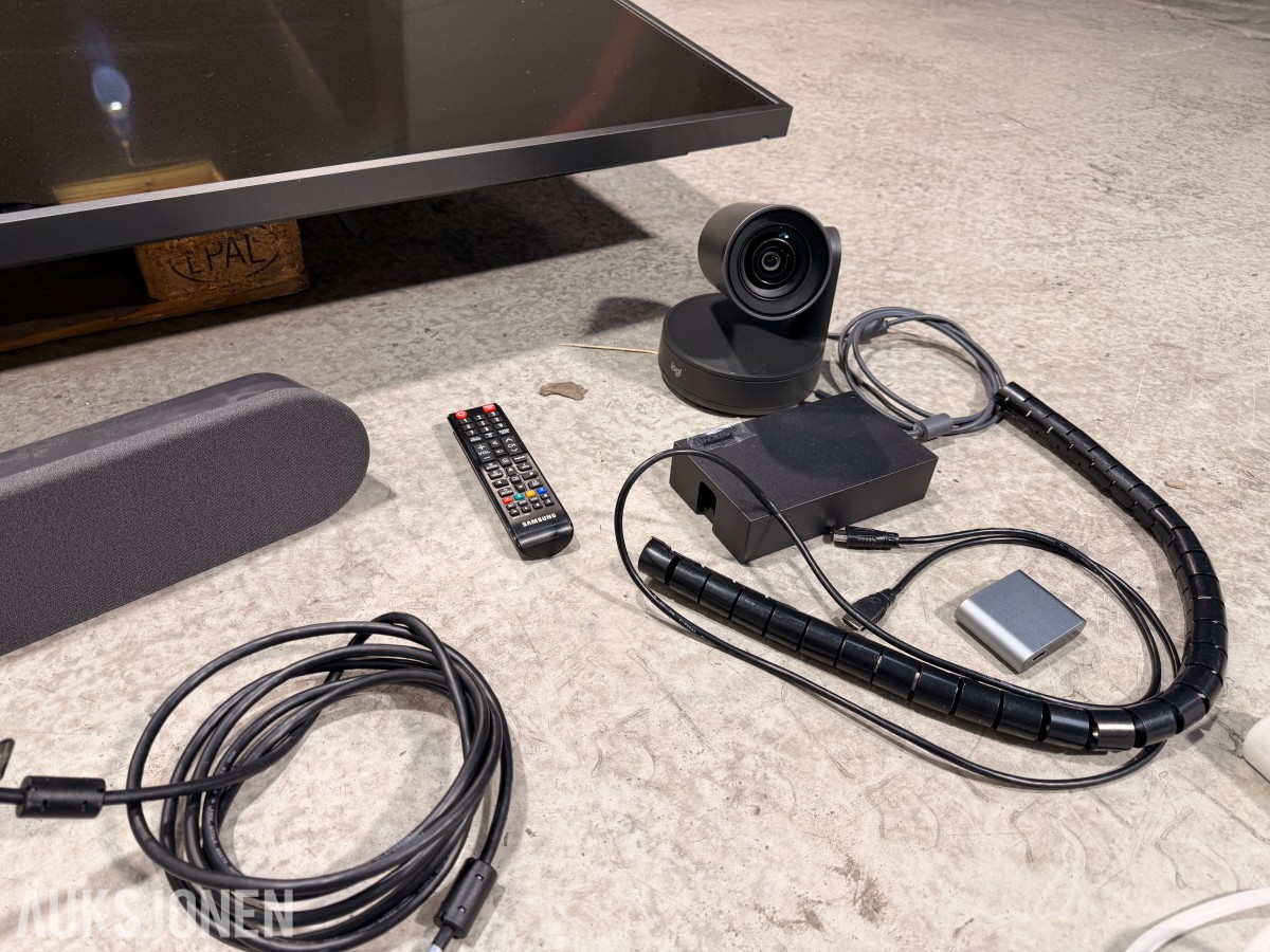 2020 Samsung 85 tommer infoskjerm med videokonferanse utstyr
