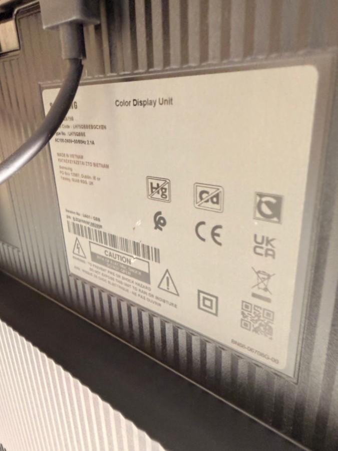 2022 Samsung QB75B 75” 4K-skjerm med Logitech MeetUp konferanseløsning
