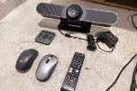 2022 Samsung QB75B 75” 4K-skjerm med Logitech MeetUp konferanseløsning