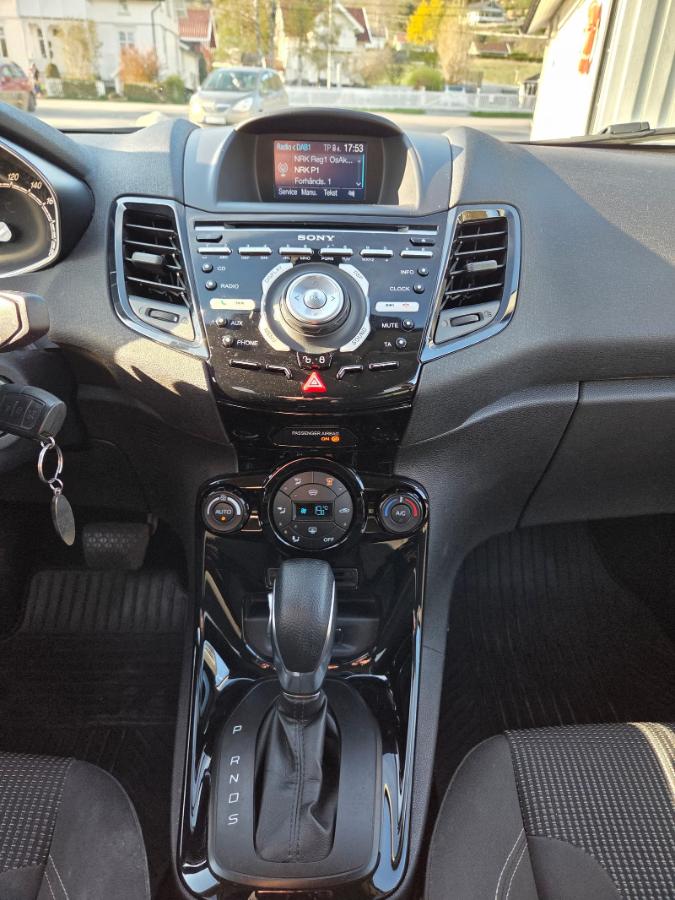 2015 Ford Fiesta, 1,0 EcoBoost 100hk automat ryggekamera s+v dekk                       127264km