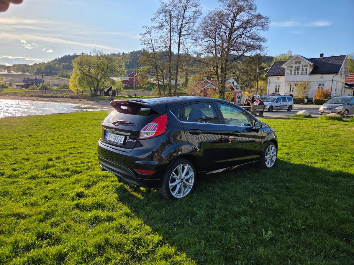 2015 Ford Fiesta, 1,0 EcoBoost 100hk automat ryggekamera s+v dekk                       127264km