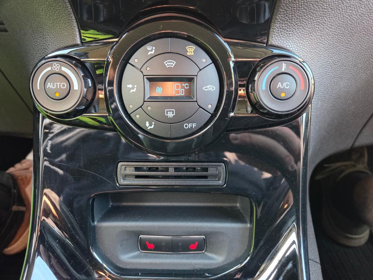 2015 Ford Fiesta, 1,0 EcoBoost 100hk automat ryggekamera s+v dekk                       127264km