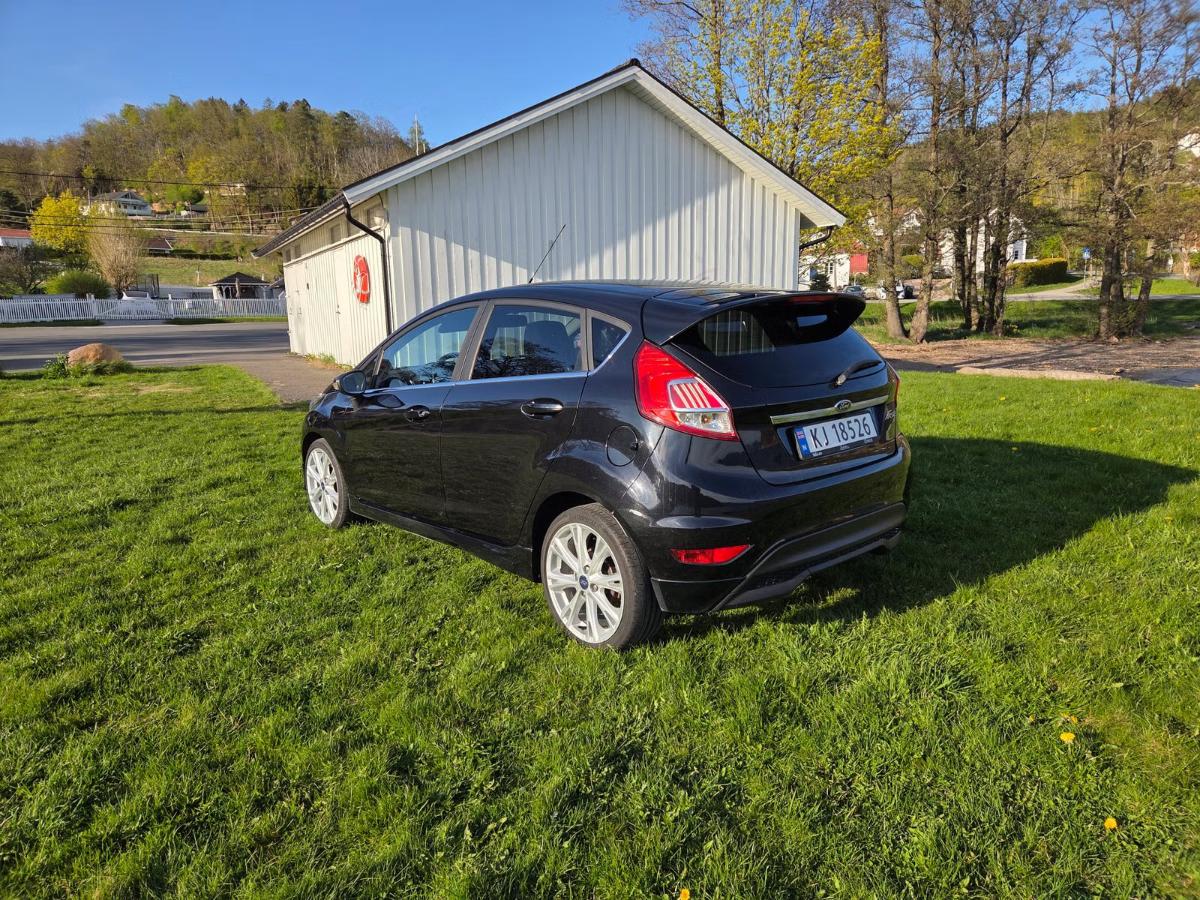 2015 Ford Fiesta, 1,0 EcoBoost 100hk automat ryggekamera s+v dekk                       127264km