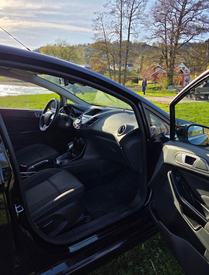 2015 Ford Fiesta, 1,0 EcoBoost 100hk automat ryggekamera s+v dekk                       127264km