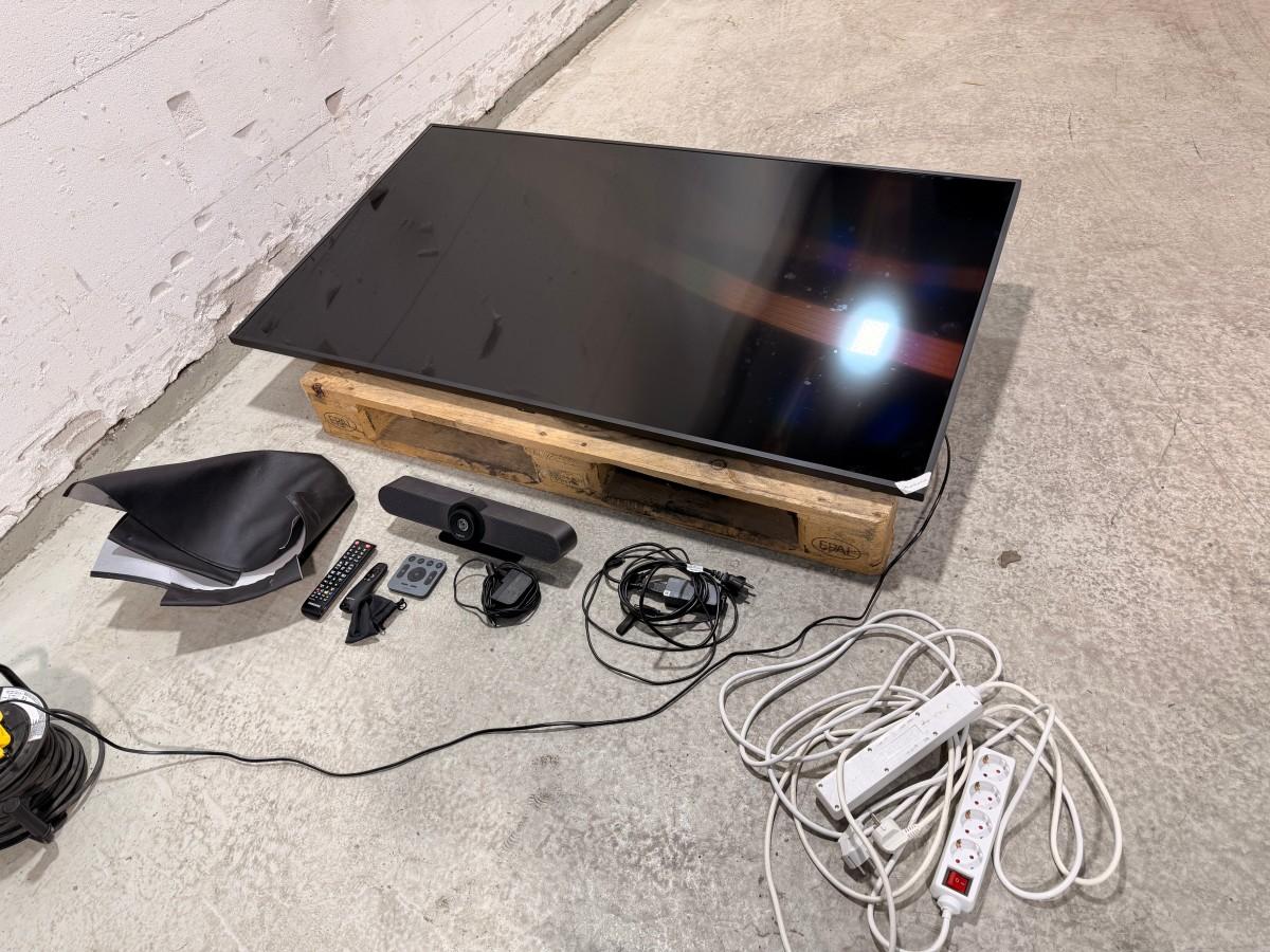 2022 Samsung QB65B 65 tommer tv med Logitech MeetUp videokonferanseløsning