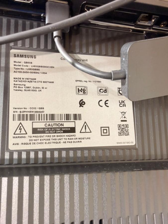 2022 Samsung QB65B 65 tommer tv med Logitech MeetUp videokonferanseløsning