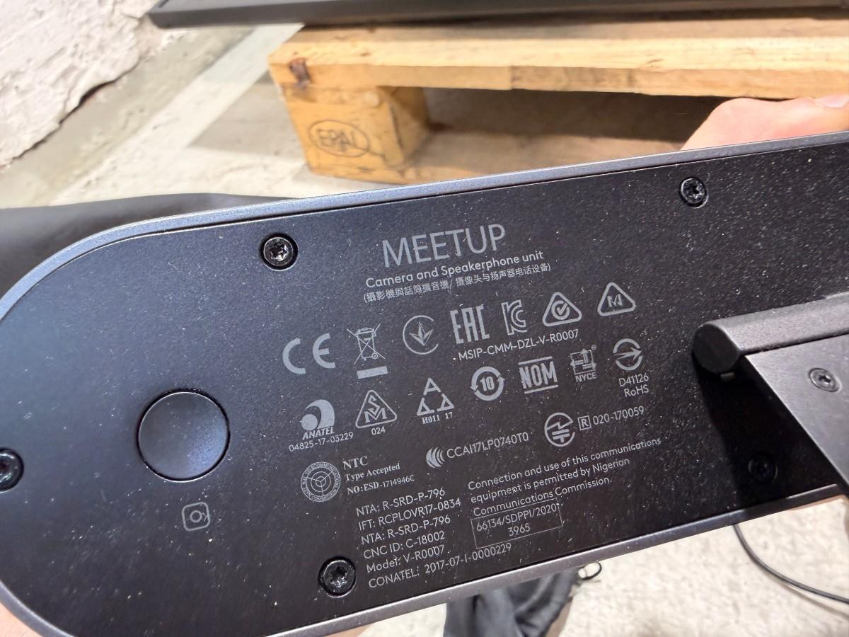 2022 Samsung QB65B 65 tommer tv med Logitech MeetUp videokonferanseløsning