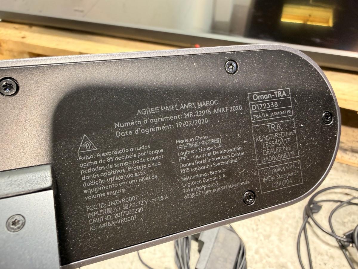 2022 Samsung QB65B 65 tommer tv med Logitech MeetUp videokonferanseløsning